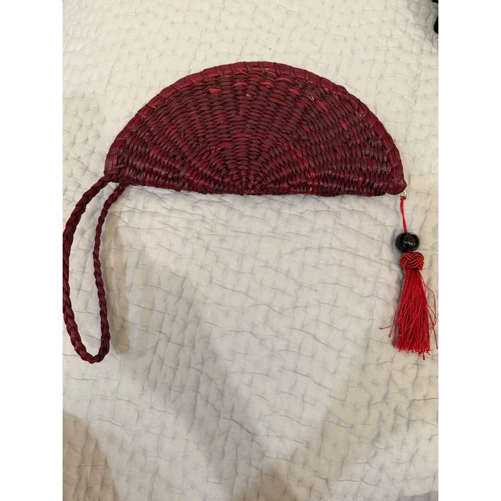 SO CUTE!!! 🥰 BORDEAUX RED WOVEN CLUTCH HALF MOON SHAPE
